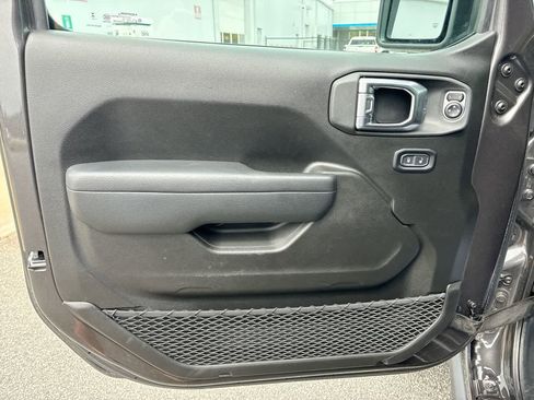 Used 2025 Jeep Wrangler Unlimited Rubicon 4xe w/ Convenience Group AWD/4WD image 21