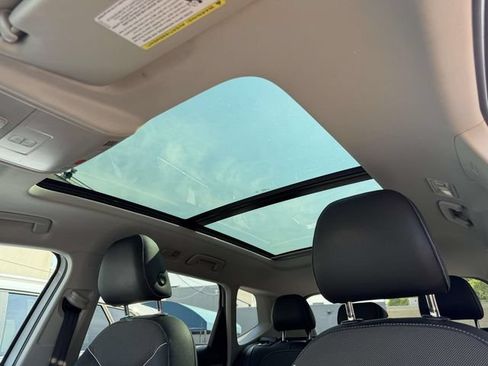 Used 2023 Volkswagen Taos SE w/ Panoramic Sunroof Package AWD/4WD image 21