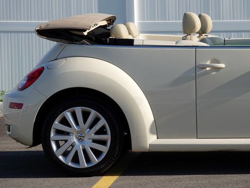 Used 2008 Volkswagen Beetle SE FWD image 23