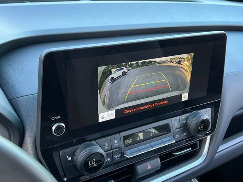 Used 2025 Toyota Grand Highlander AWD image 13