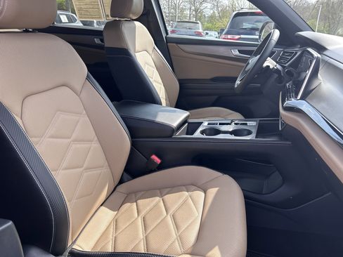 Used 2024 Volkswagen Atlas Cross Sport SE image 24