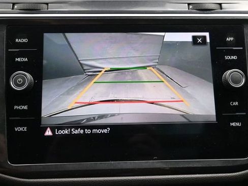 Used 2022 Volkswagen Tiguan SE AWD/4WD image 32