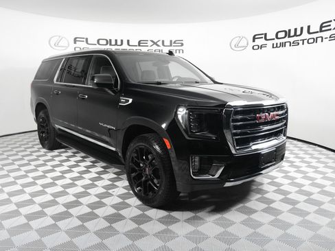 Used 2023 GMC Yukon XL SLT AWD/4WD image 3