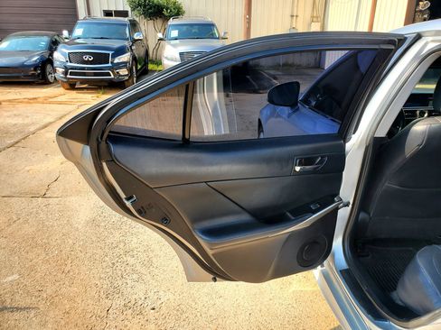 Used 2016 Lexus IS 200t RWD image 11