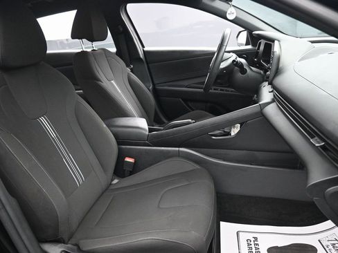Used 2025 Hyundai Elantra Sport image 30