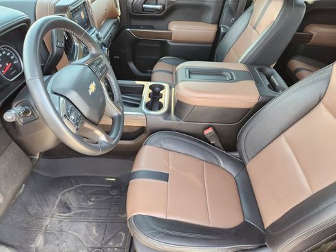 Used 2022 Chevrolet Silverado 1500 High Country w/ Technology Package image 16
