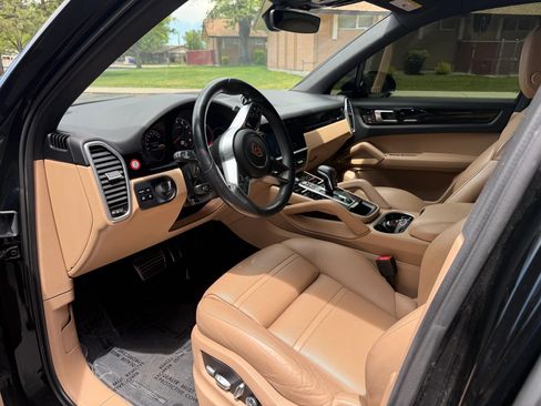 Used 2020 Porsche Cayenne S AWD/4WD image 15