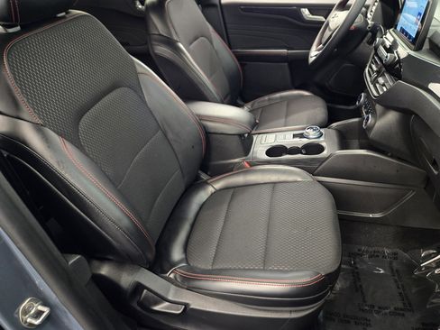 Certified 2025 Ford Escape ST-Line image 13