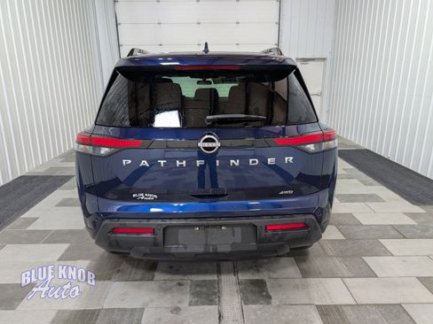Used 2025 Nissan Pathfinder SV image 3