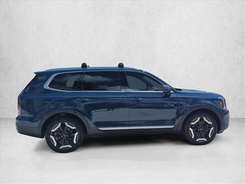 Used 2023 Kia Telluride EX w/ EX Captain's Chair Package FWD image 4