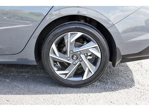 Certified 2024 Hyundai Elantra SEL w/ Convenience Package image 33