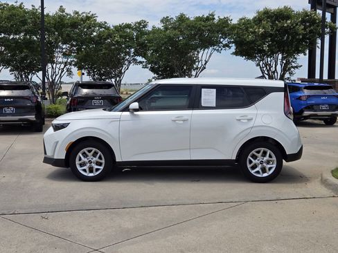 Certified 2025 Kia Soul LX w/ LX Technology Package FWD image 12