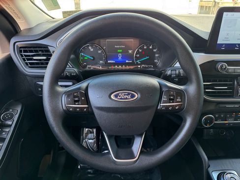 Used 2022 Ford Escape SE image 18