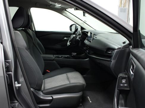 Used 2024 Nissan Rogue SV AWD/4WD image 16