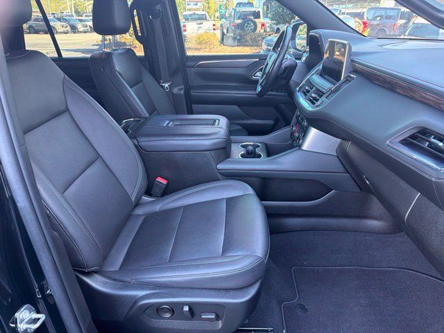 Used 2022 Chevrolet Tahoe Z71 w/ Luxury Package AWD/4WD image 7