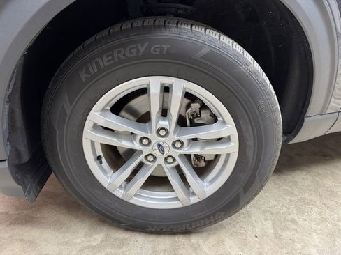 Certified 2022 Ford Explorer XLT w/ Equipment Group 202A image 29