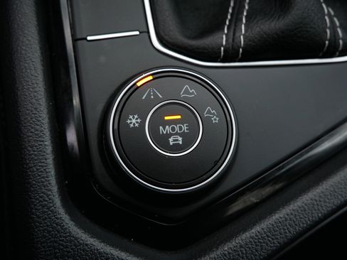 Used 2024 Volkswagen Taos SE w/ Panoramic Sunroof Package image 32