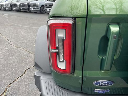 Used 2025 Ford Bronco Badlands image 32