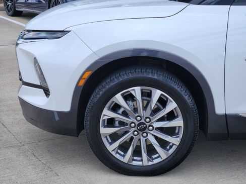 Used 2023 Chevrolet Blazer Premier w/ Enhanced Convenience Package FWD image 8