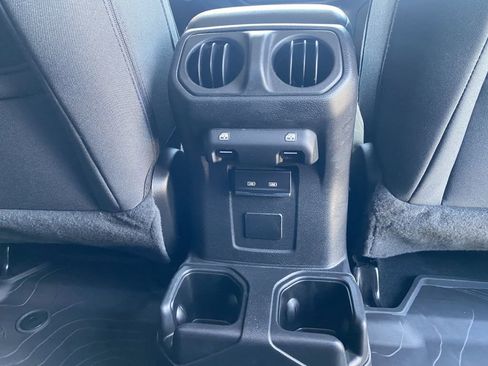 Used 2022 Jeep Gladiator Sport image 18