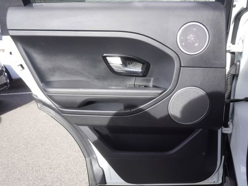 Used 2014 Land Rover Range Rover Evoque Prestige image 28