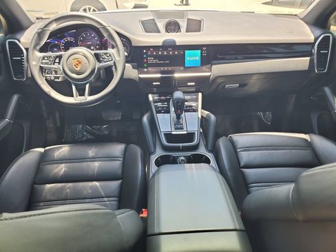 Used 2023 Porsche Cayenne AWD/4WD image 10