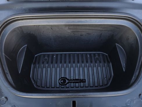 Used 2021 Tesla Model Y Long Range image 24