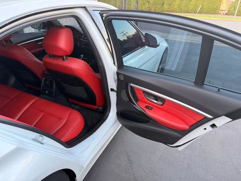 Used 2017 BMW 340i Sedan w/ Technology Package image 16