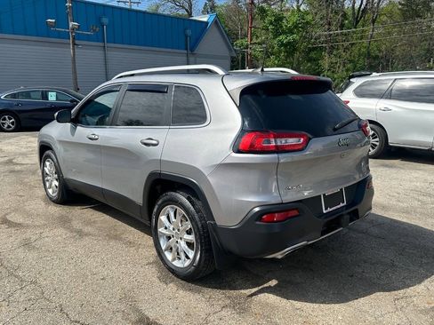 Used 2016 Jeep Cherokee Limited w/ Luxury Group AWD/4WD image 10