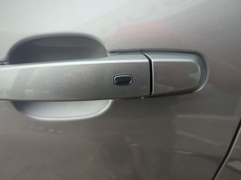 Used 2023 Chevrolet Equinox LS image 25