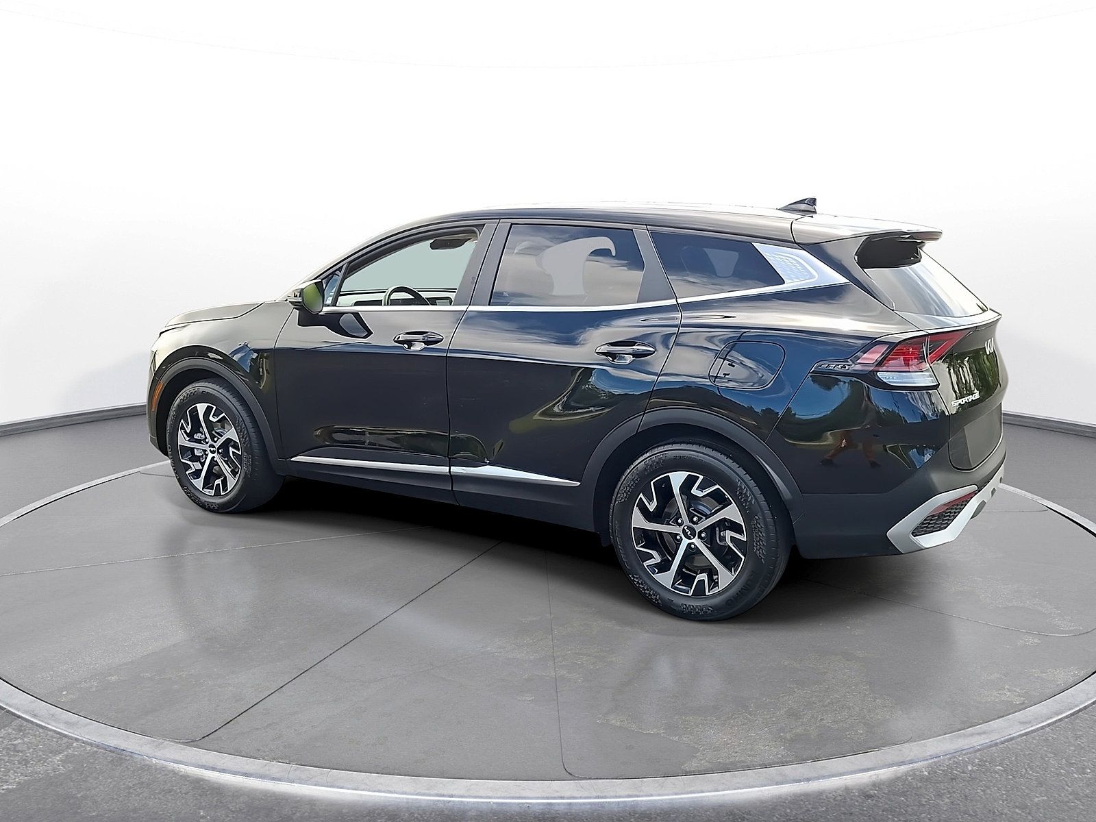 Used 2025 Kia Sportage EX FWD image 6