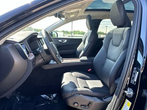 Certified 2024 Volvo XC60 B5 Plus w/ Climate Package AWD/4WD image 18