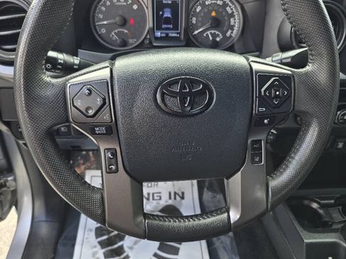 Used 2019 Toyota Tacoma TRD Off-Road AWD/4WD image 11