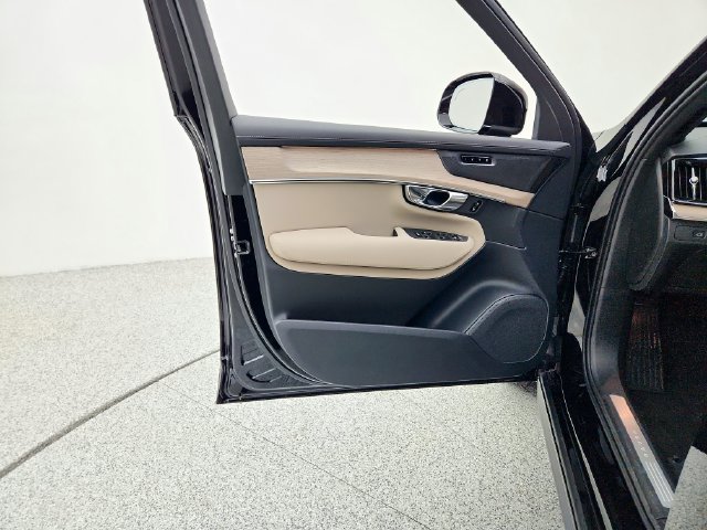 New 2026 Volvo XC90 B6 Plus w/ Protection Package AWD/4WD image 23
