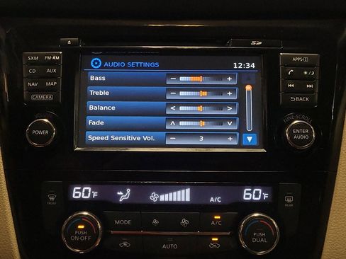 Used 2015 Nissan Rogue SL FWD image 25