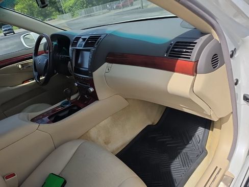 Used 2012 Lexus LS 460 w/ Comfort Pkg RWD image 32