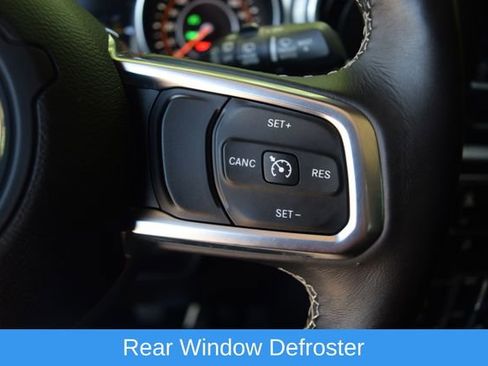 Used 2018 Jeep Wrangler Unlimited Sahara AWD/4WD image 5