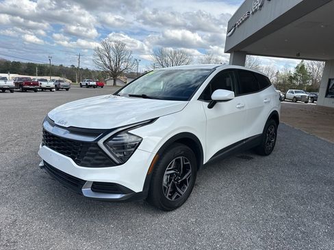 Used 2024 Kia Sportage LX image 3