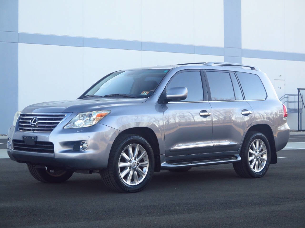 Used 2008 Lexus LX 570 4WD w/ Technology Pkg image 1