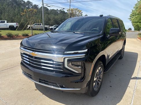 New 2026 Chevrolet Suburban LT w/ Comfort Package RWD image 3