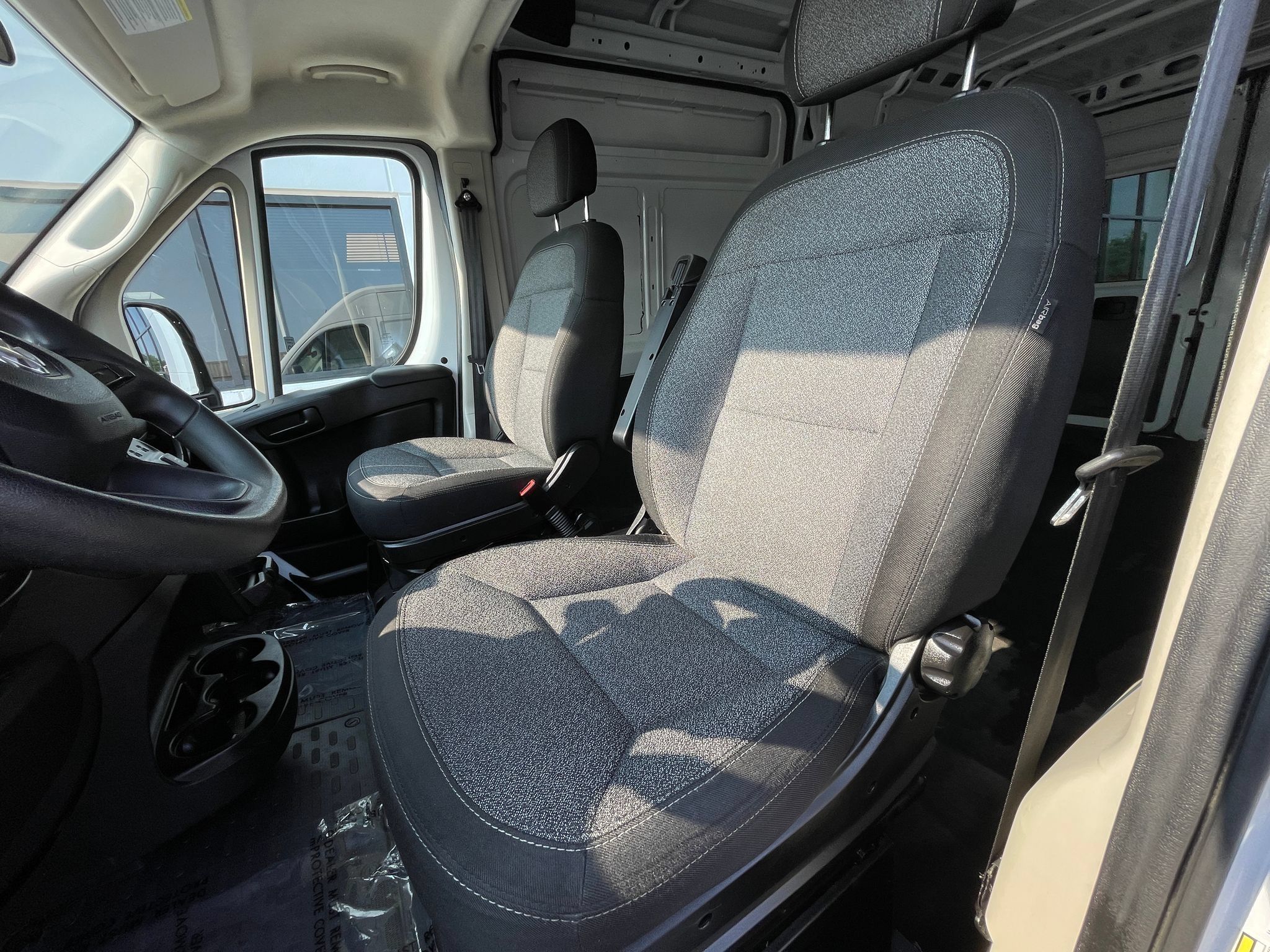 Used 2025 RAM ProMaster 2500 w/ Convenience Group FWD image 11