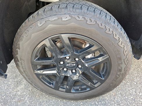 Used 2025 Chevrolet Silverado 1500 Custom Trail Boss AWD/4WD image 5
