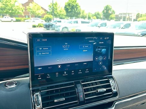 Certified 2024 Lincoln Navigator Premiere AWD/4WD image 13