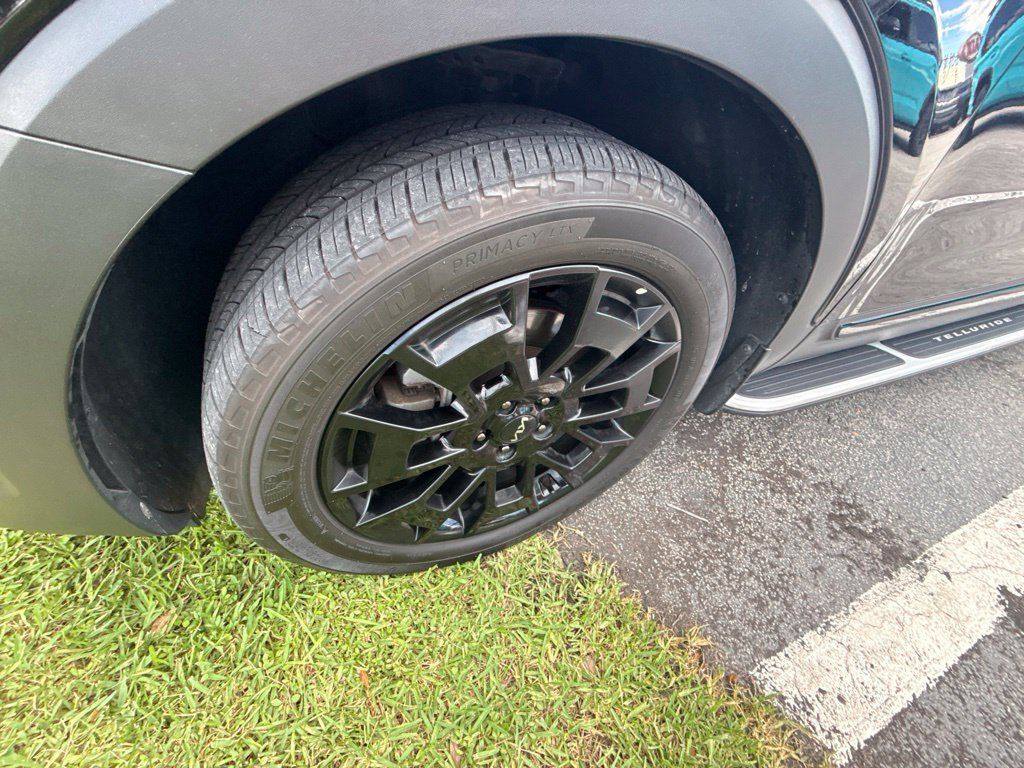 Certified 2022 Kia Telluride SX w/ SX Prestige Package AWD/4WD image 14
