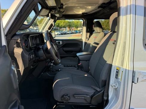 Used 2024 Jeep Wrangler Unlimited Rubicon w/ Technology Group AWD/4WD image 14