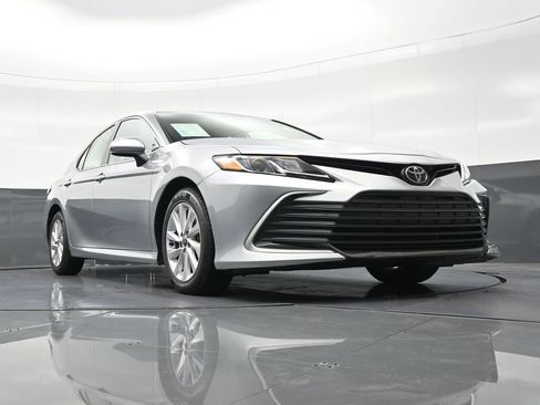 Used 2024 Toyota Camry LE image 28