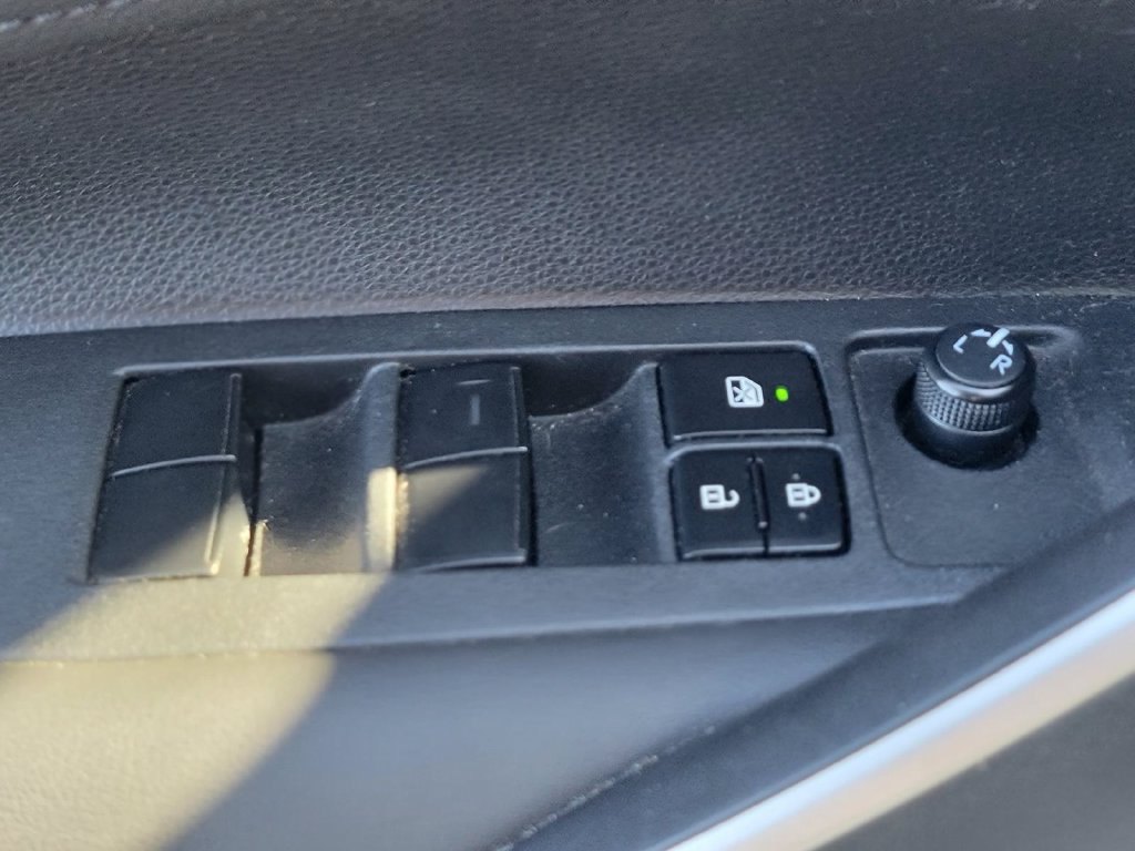 Used 2020 Toyota Corolla SE FWD image 36