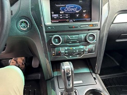 Used 2016 Ford Explorer XLT w/ Equipment Group 202A AWD/4WD image 15