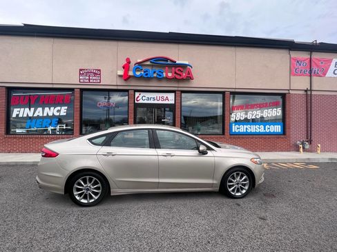 Used 2017 Ford Fusion SE w/ Fusion SE Technology Package image 1