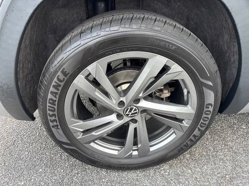 Used 2024 Volkswagen Atlas Cross Sport SEL R-Line AWD/4WD image 13